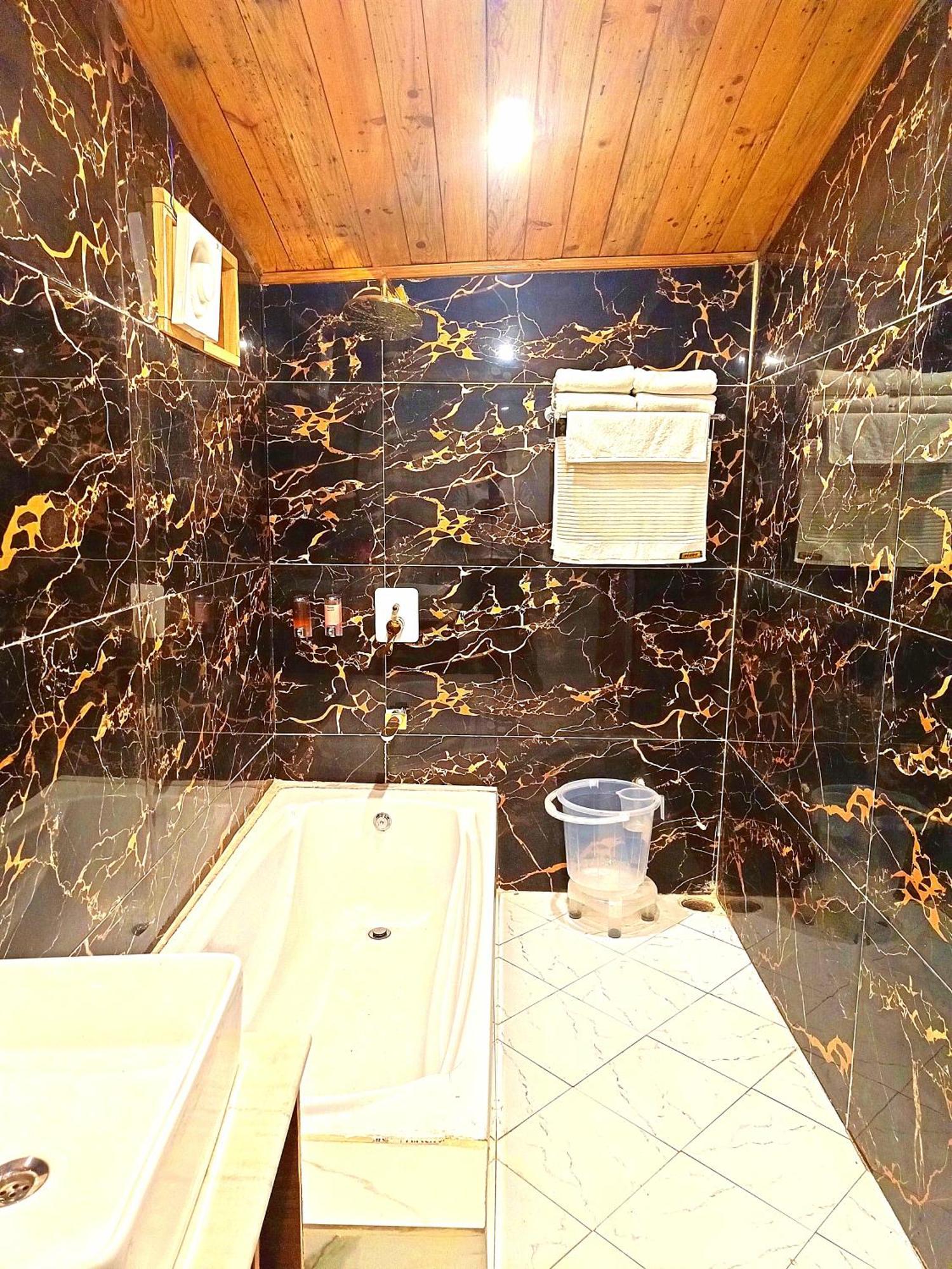 Aaroham Resort Shimla ! Luxury Cottage By Aamod Group Room photo
